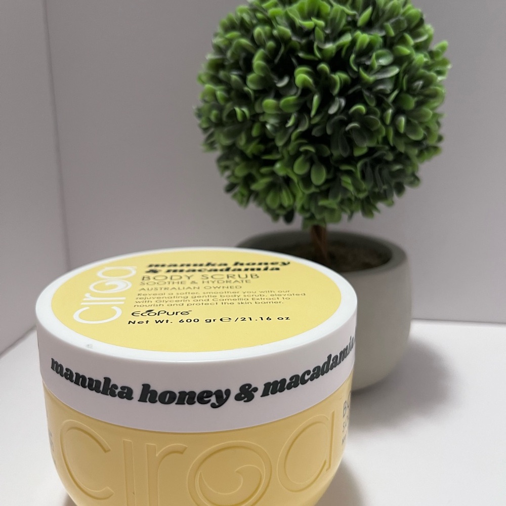 Ciroa Yellow and White Cleanser Exfoliant